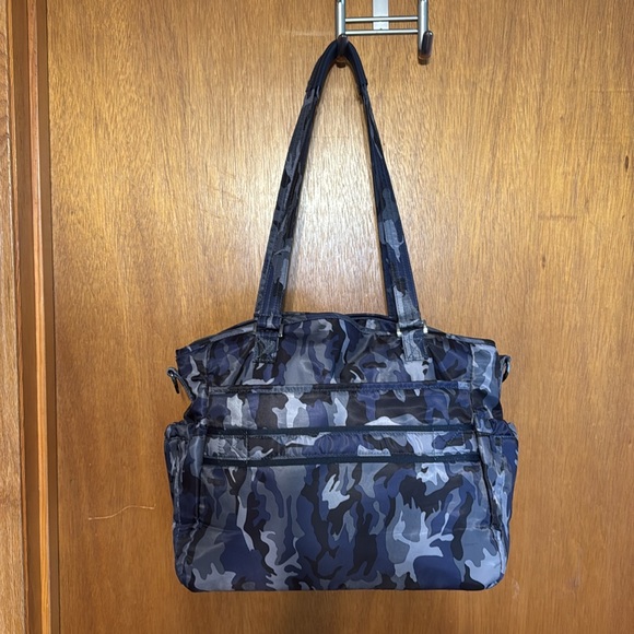 Lug Windjammer Convertible Tote Bag Camo Navy - Picture 3 of 12